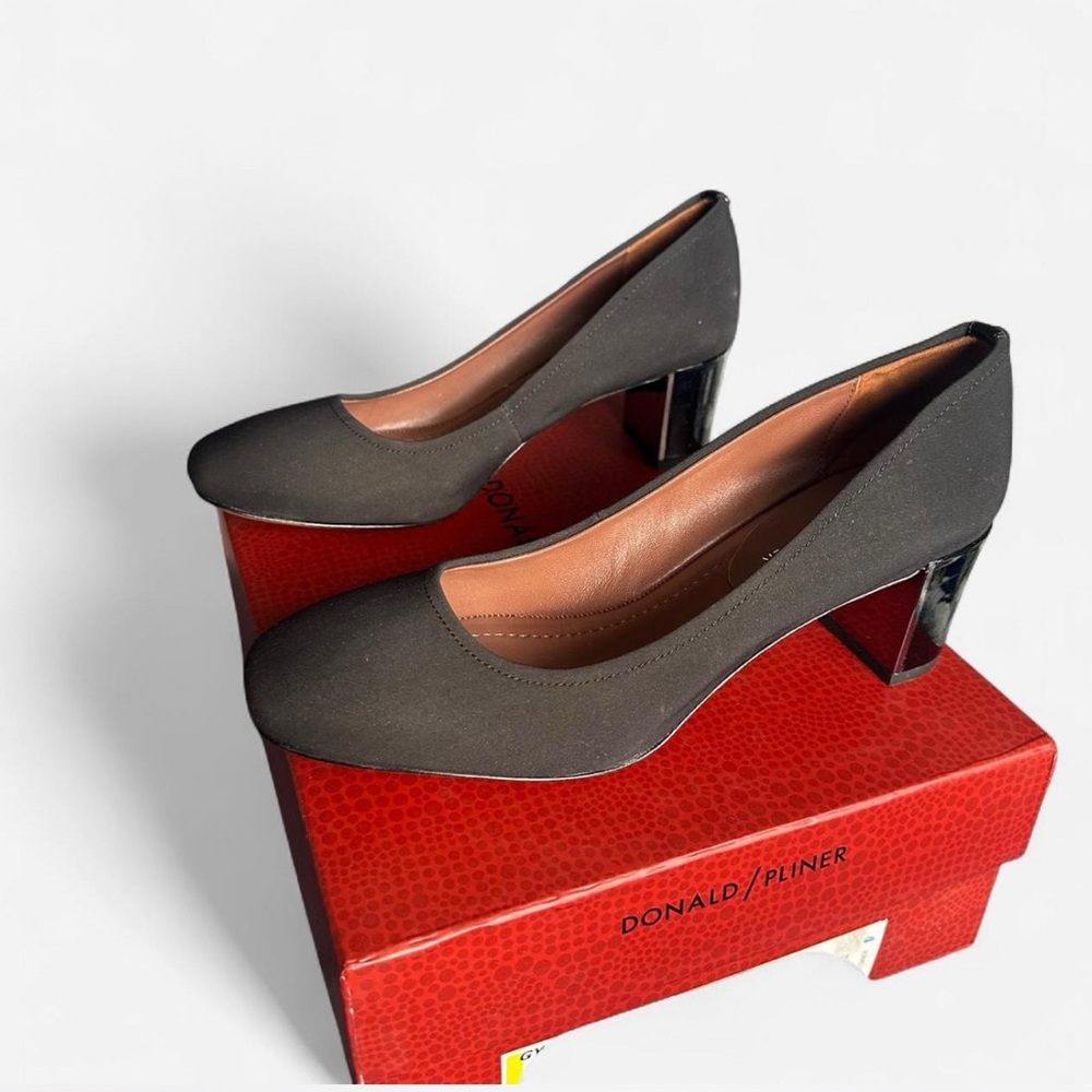 Donald Pliner Black Heels for Elegant Style